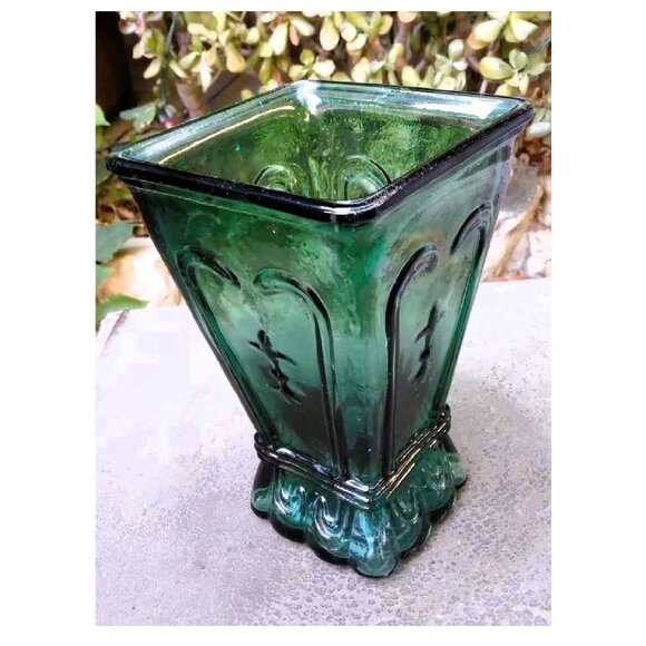 Vintage Emerald Green Art Glass Square Vase with Fleur de Lis Raised Pattern - Picture 6 of 11